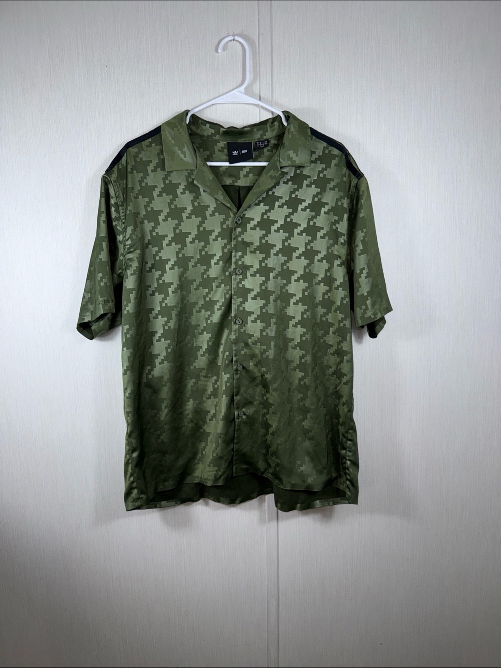 ADIDAS X IVY PARK Green Satin 2.0 Short Sleeve Halls of Ivy Shirt Size M Rare